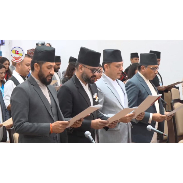 नयाँ प्रतिनिधिसभाको कार्यकाल सुरु, नवनिर्वाचित सांसदद्वारा शपथ ग्रहण