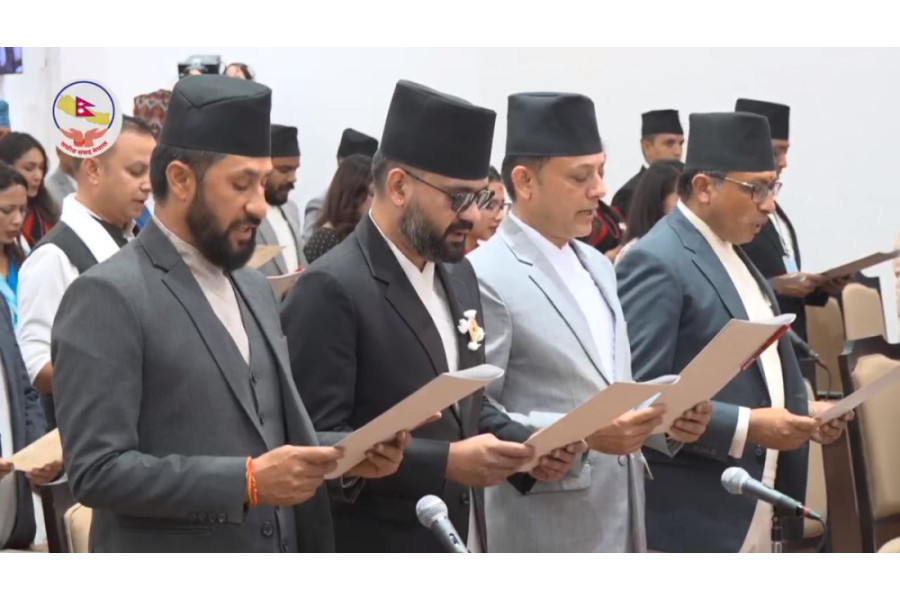 नयाँ प्रतिनिधिसभाको कार्यकाल सुरु, नवनिर्वाचित सांसदद्वारा शपथ ग्रहण